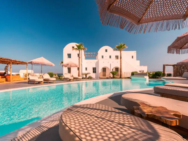 Santorini Oia hotels and places to stay